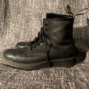 Like new Dr. martens Newton